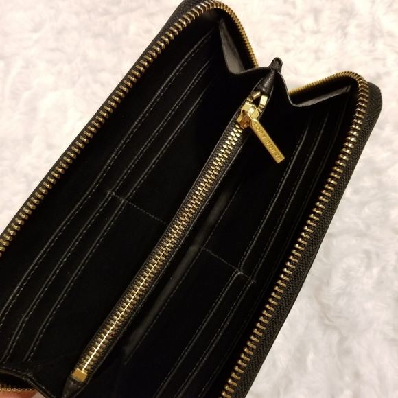 SOLD!!! Tory Burch Robinson Wallet - Picture 4 of 6